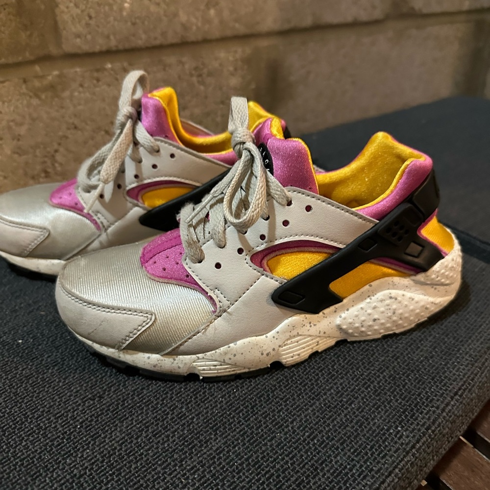 Kids’ Nike Air Huarache Grade School